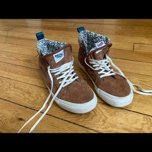 Vans high top snaeakers